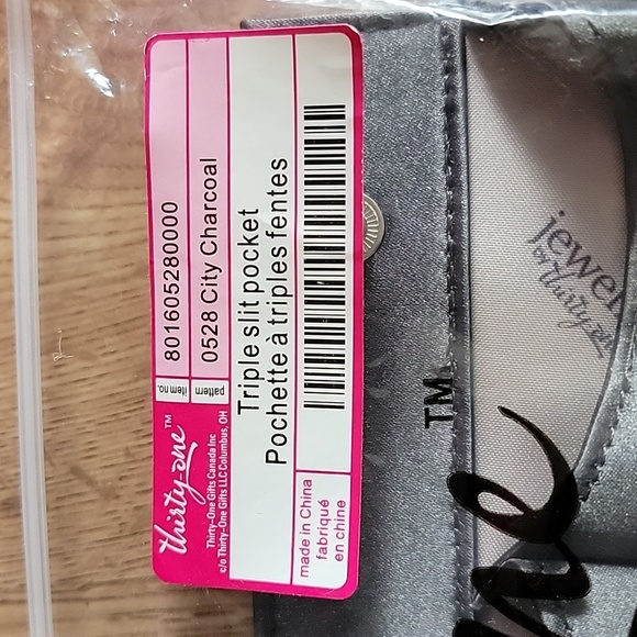 Thirty-One Triple Slit Pocket - Picture 2 of 4